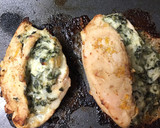 Foto del paso 6 de la receta: Pollo relleno de queso con espinaca