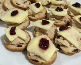 Foto del paso 3 de la receta: Canapés para Navidad