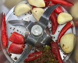 Gambar langkah 1 resipi Bendi Masak Asam Daun Selasih.