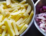 আলু করোলা পেঁয়াজ ভাজা (aloo karola peyaj bhaaja) রেসিপির ধাপ 1 ছবি