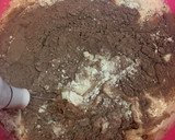 Foto del paso 5 de la receta: Bizcocho húmedo de cacao con cobertura de natillas 🍰🍫🍦