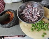 Foto langkah ke 2 dari resep Sambal Cumi Asin.