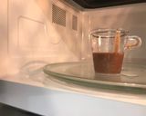 Foto del paso 5 de la receta: Mug cake o muffins al microondas de chocolate, vainilla, frutilla o limón light y rápido