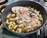 Une image de l'étape 5 de Rouelle de porc confite aux pommes de terre, carottes et champignons.
