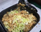Gambar langkah 2 resipi Nasi Goreng Tuna Chili Oil.