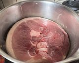 Une image de l'étape 2 de Rouelle de porc à la bière.