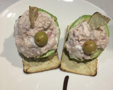 Foto del paso 6 de la receta: Barquitos de aguacate con atún