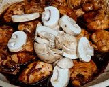 Foto langkah ke 4 dari resep Ayam Jamur Lada Hitam Masak Kecap.