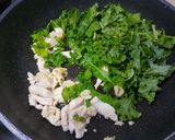รูปขั้นตอนการทำที่ 1 ของ ผักเคลผัดอกไก่