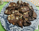 Foto del paso 4 de la receta: Asadura de hígado de cerdo al ajillo