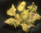 A picture of step 5 of Aloo Pakudi.