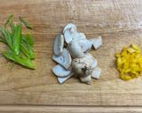 A picture of step 3 of Fried konjac rice.