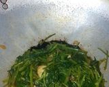Foto langkah ke 4 dari resep Cah kangkung saus tiram kombinasi dengan telur puyuh.