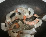 A picture of step 3 of Stir-Fried Eggs with Shrimp and Suki Sauce (Thai-Style, US Edition).
