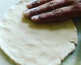 A picture of step 6 of Jowar bhakri.