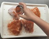 Almás-körtés csirkecomb krumplipürével recept fázis 1 fotója