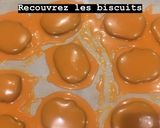 Une image de l'étape 5 de Biscuits enrobés de chocolat blanc.