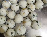 A picture of step 8 of Samak Rice Spongy balls.