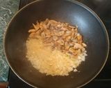 Gombamártással felöntött csirkemell, krumplipürével recept fázis 3 fotója