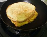 Foto langkah ke 6 dari resep Roti Panggang Telur Keju.