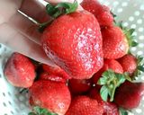 Hình bước làm 1 của món Cách làm mứt dâu tây