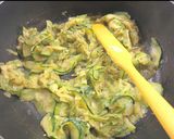 Sajtos-cukkinis spagetti🧀🌶️ 🥒 recept fázis 2 fotója