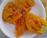 A picture of step 3 of Pumpkin flowers pakoda.