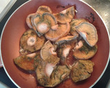 Foto del paso 3 de la receta: Rovellons con Ajo y Perejil