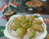 तीळगुळाच्या तिरंगी करंज्या (tilgulachya tiranga karanji recipe in marathi) रेसिपी स्टेप 4 फोटो 