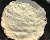 A picture of step 4 of Cheats Deep Pan Pizza.