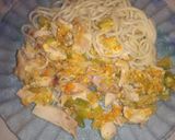 Foto del paso 6 de la receta: Revuelto de zapallitos verdes con zanahoria y pollo 🧅🥕🍗