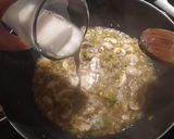 A picture of step 5 of Leek and mushroom 🍄 sauce.