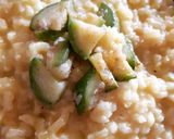 Foto del passaggio 9 della ricetta Risotto con zucchine chiare e zafferano