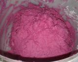 Foto langkah ke 2 dari resep Dragon fruit cookies.