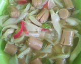 Foto langkah ke 4 dari resep Oseng jamur tiram sosis simple.