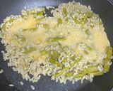 Foto del paso 2 de la receta: Arroz integral con espárragos verdes, huevo, sésamo y salsa de soja rápido y fácil