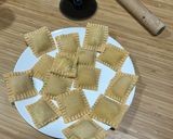 A picture of step 9 of Nonna’s Ravioli Ricotta e Spinaci 🍝🥬.