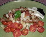 Foto del paso 5 de la receta: Salchicha de cerdo con patata, tomates cherry y bocadillo de queso