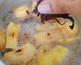 Foto del paso 2 de la receta: Ponche de frutas, ligero y de aprovechamiento☕🍍🍏