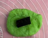 Foto langkah ke 4 dari resep Roti Kukus Pandan (isi cokelat) ✨.
