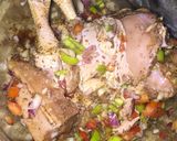 Foto del paso 2 de la receta: Pollo guisado con puré yuca