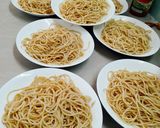Hình bước làm 1 của món Mì spaghetti sauce tôm thịt