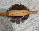 A picture of step 5 of Chocolate Pin wheel Rolls.