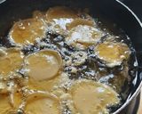 A picture of step 2 of Jatra til Mirchi bhaji n batata bhaji.
