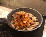 Hình bước làm 3 của món Thịt lợn xào kim chi