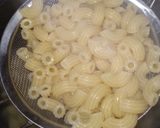 Foto langkah ke 2 dari resep Sup Oyong Makaroni Sosis.