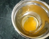 கிரின் வெங்காயம் ஆம்லேட் ரெசிபி ஸ்டேப் 1 புகைப்படம்