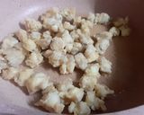Hình bước làm 2 của món Sụn gà xào hành tây