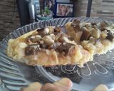 Foto del paso 18 de la receta: Pizza con masa de papa hecha en sartén...🤔🤨🙄🍕🧀🍳🌰🍆🧀🍕