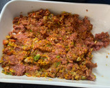 Foto del paso 2 de la receta: Rollo de carne picada rellena en salsa